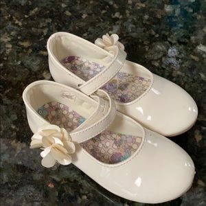 Girls ivory dress shoes